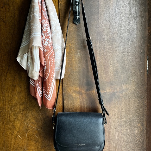 Marc Jacobs Black Leather Crossbody Bag-Classic-Lightly Used - Picture 2 of 4
